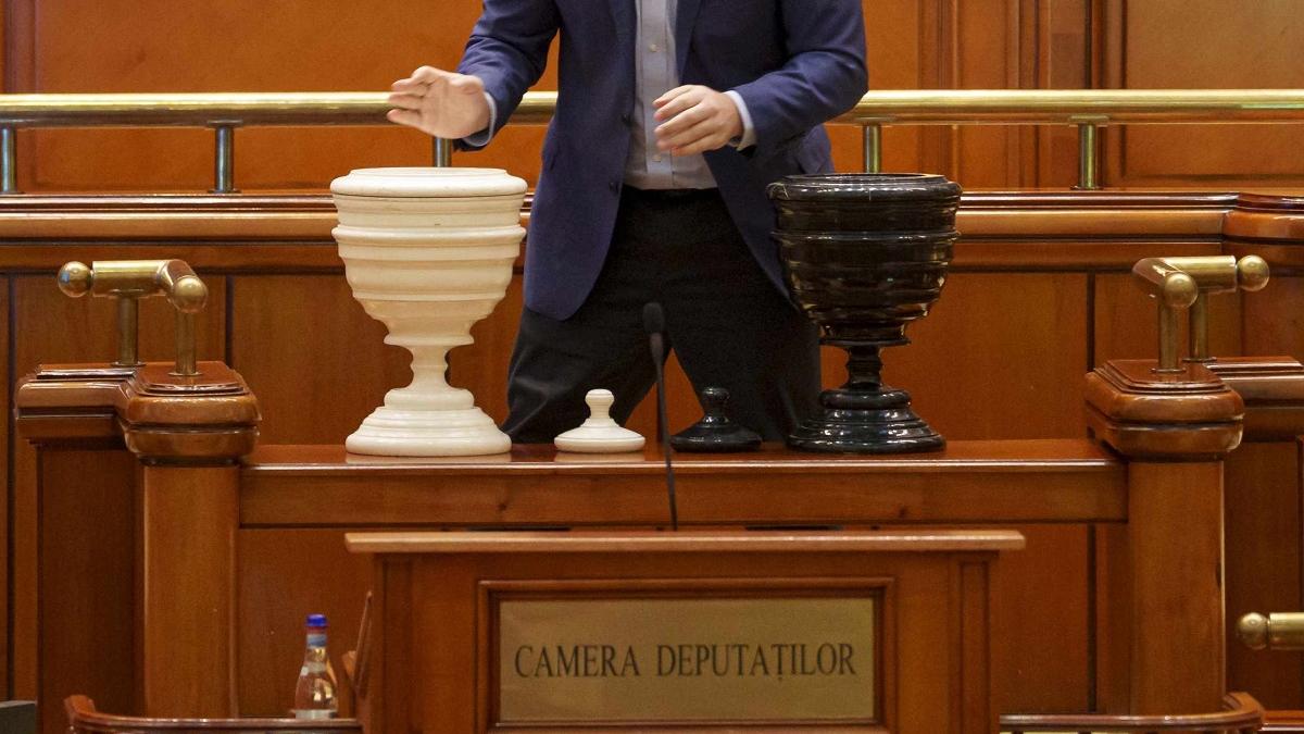 Calculul parlamentar al Guvernului Luca Niculescu: Executivul poate supraviețui fără voturile PNL