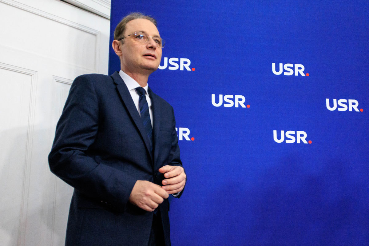 Guvernul Niculescu trece astăzi prin votul de învestitură în Parlament