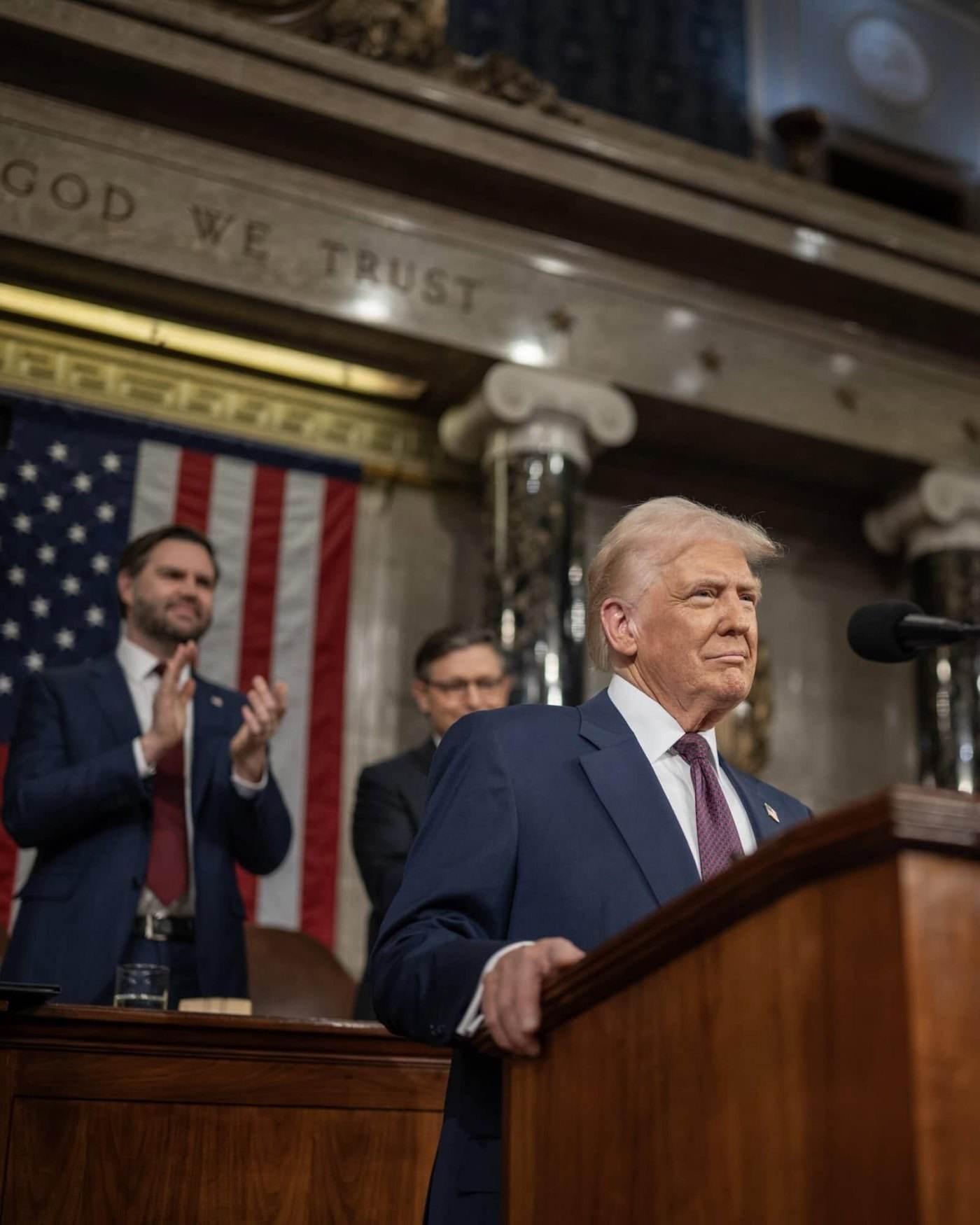 Donald Trump avertizează că violențele din Franța reprezintă un model pentru SUA în cazul unei victorii a democraților