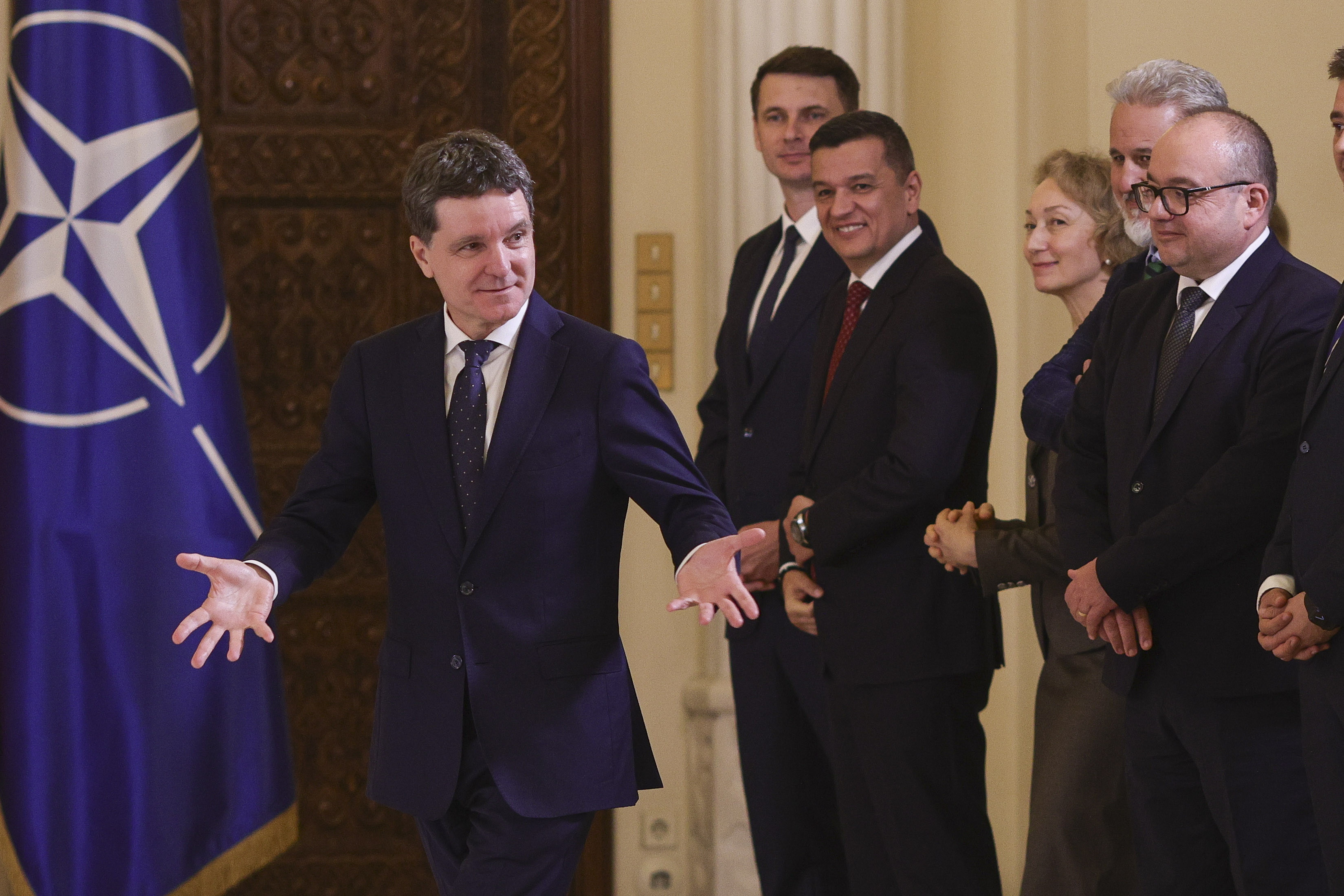 Guvernul Luca Niculescu a fost investit în Parlament. Nicușor Dan a transmis un mesaj prin gestul făcut la Cotroceni