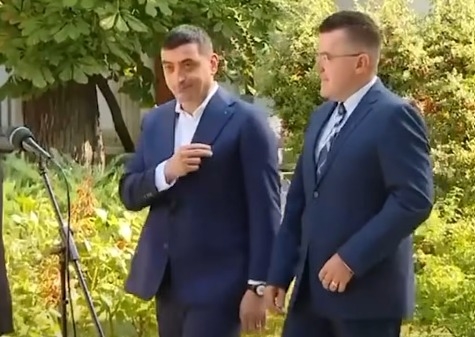 Gestul lui George Simion de la Cotroceni, devenit viral pe rețelele sociale în timpul consultărilor politice