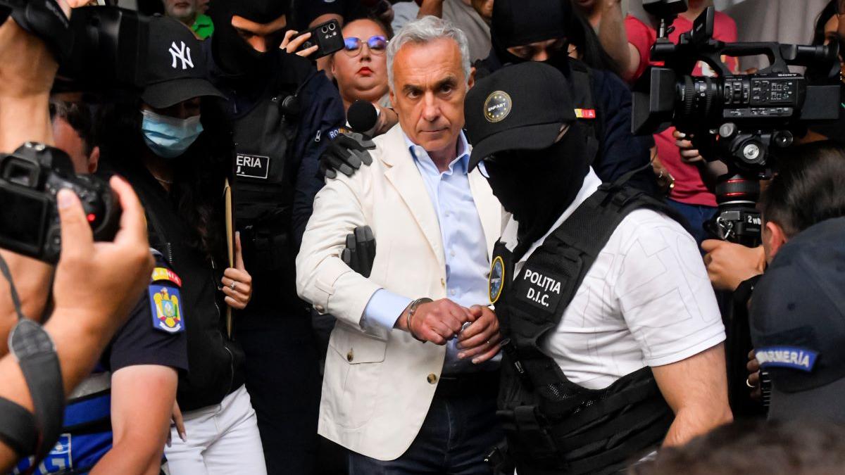 Blocaj rutier și divergență la Curtea de Apel: Călin Georgescu a plecat cu utilitarul Poliției