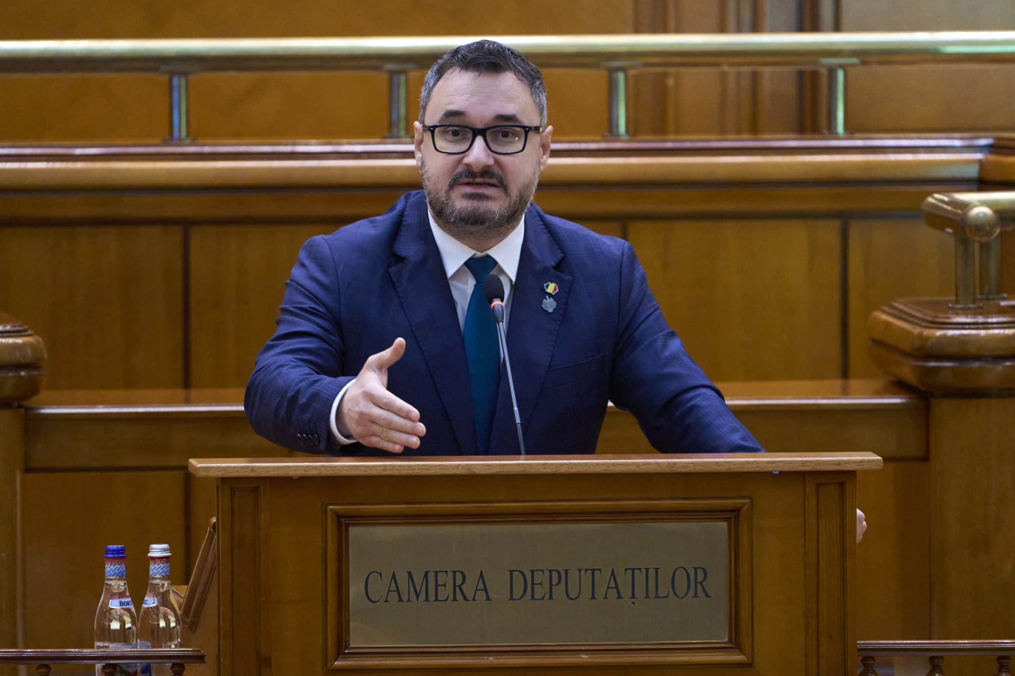 Derapaj xenofob în Parlament: Dan Tănasă a atacat muncitorii străini și grupul USR
