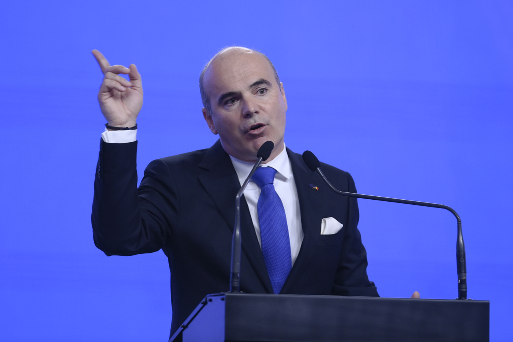 Rareș Bogdan propune un Congres Extraordinar pentru înlăturarea lui Ilie Bolojan de la conducerea PNL