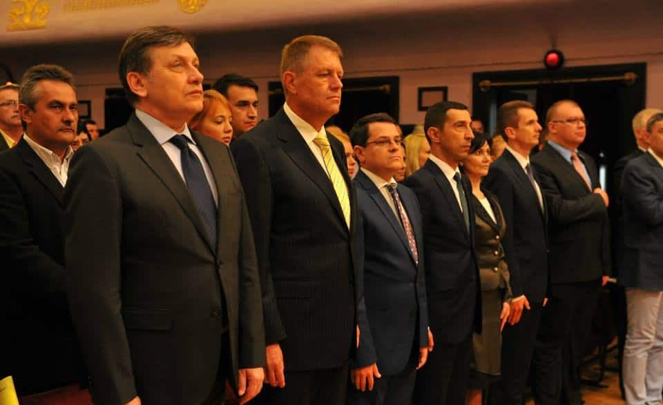USR acuză coaliția PSD-AUR că a blocat limitarea rezervării catedrelor de profesor pentru politicieni