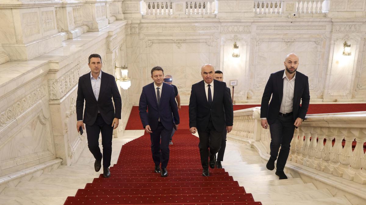 Absența lui Kelemen Hunor de lângă premierul desemnat Siegfried Mureșan, după criticile de la final de august