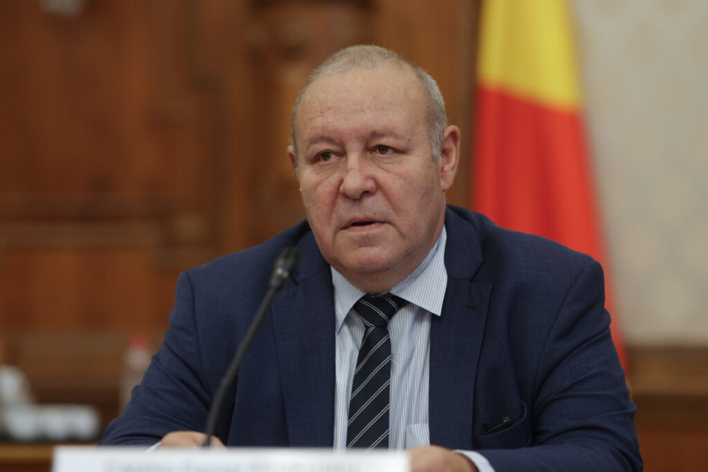 Senatorul Daniel Fenechiu anunță eliminarea modificărilor la Codul civil din proiectul Legii avocaturii