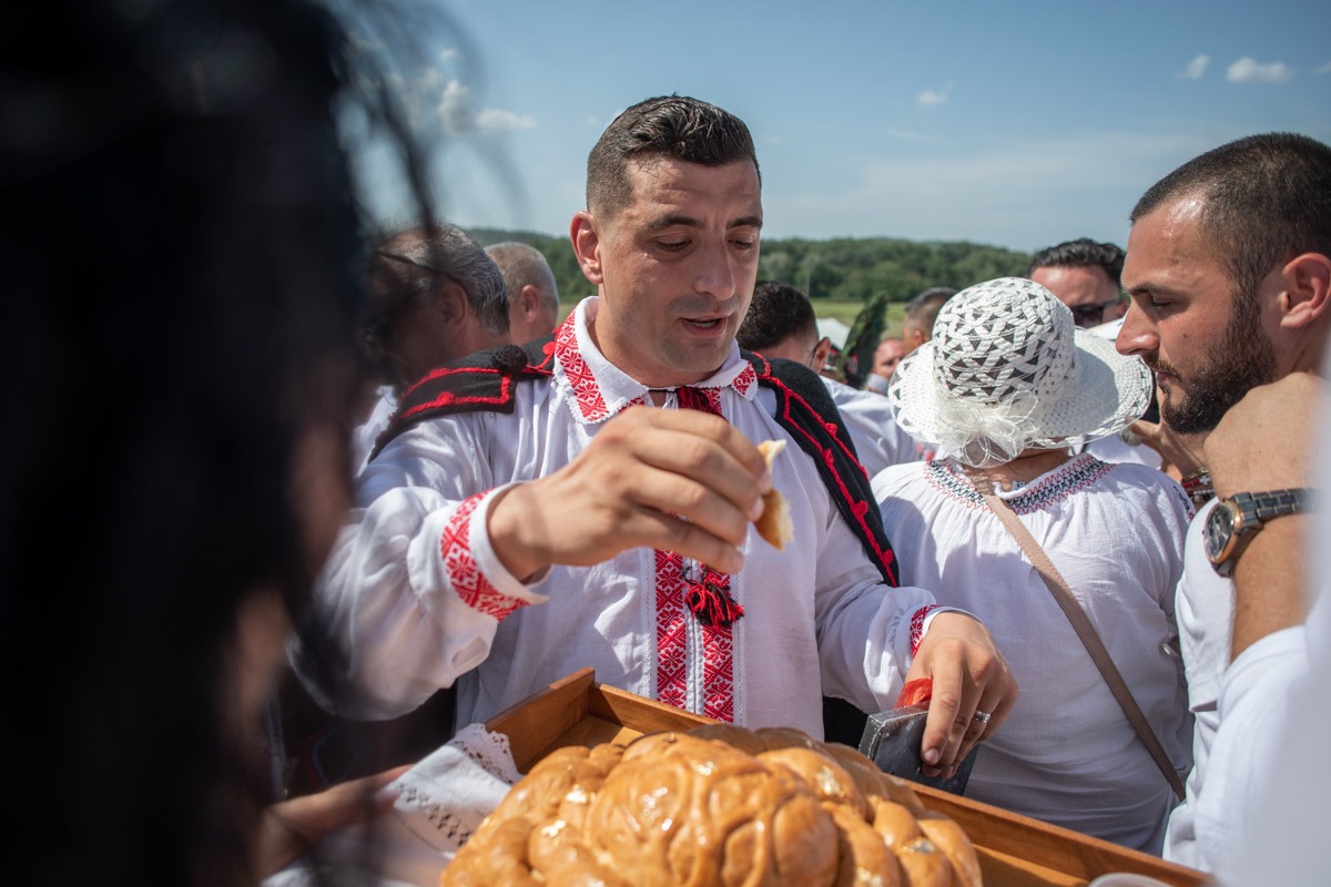 George Simion a sărbătorit ziua de naștere cu o petrecere în București, invitații fiind rugați să trimită bani în cont