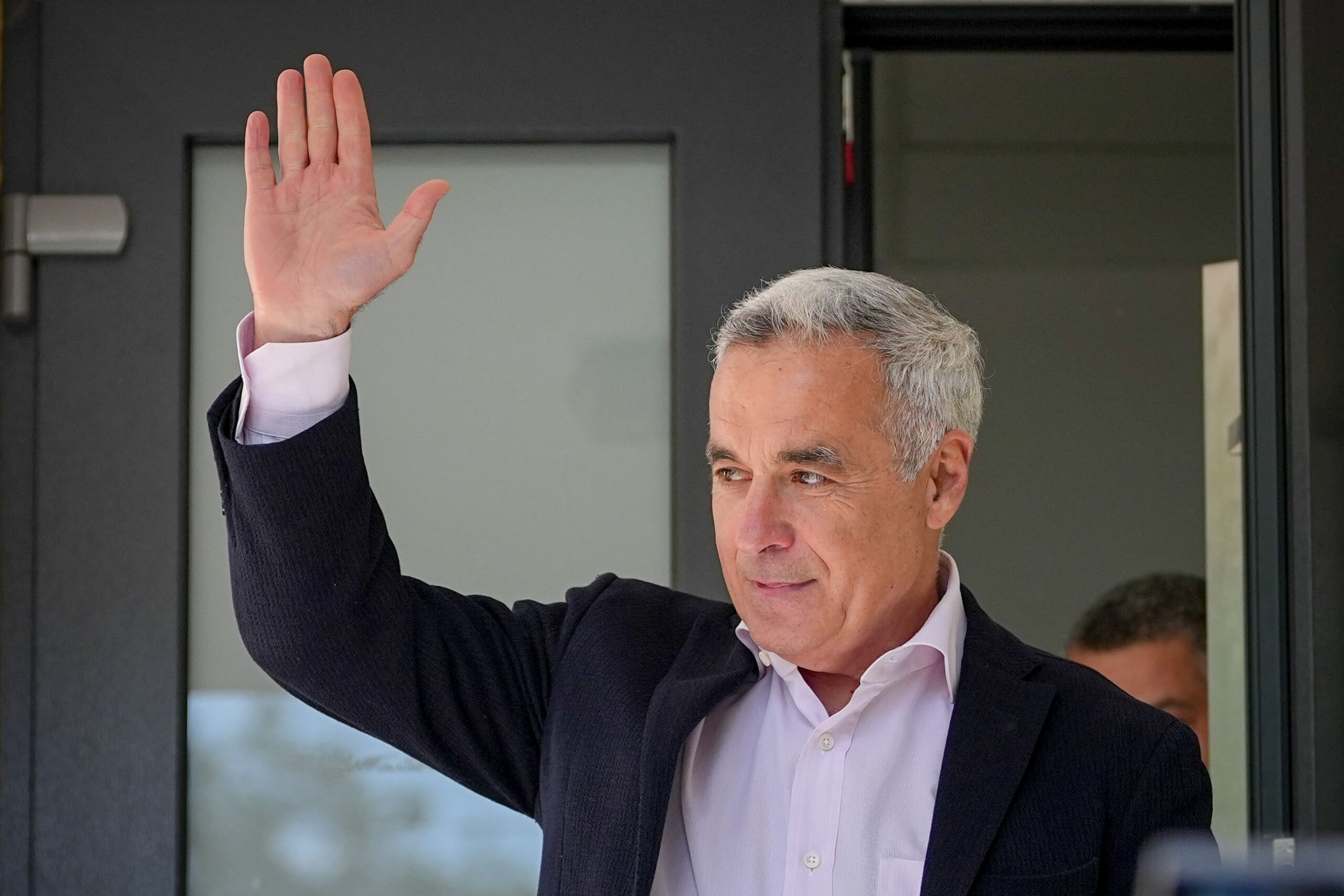 AUR își reafirmă sprijinul pentru Călin Georgescu după perchezițiile efectuate de procurori