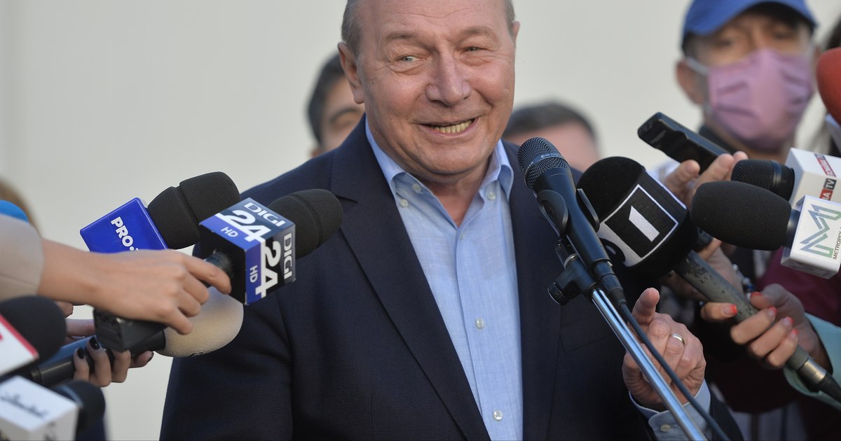Traian Băsescu atribuie succesul lui George Simion analfabetismului funcțional, în timp ce cercetătorii îl critică