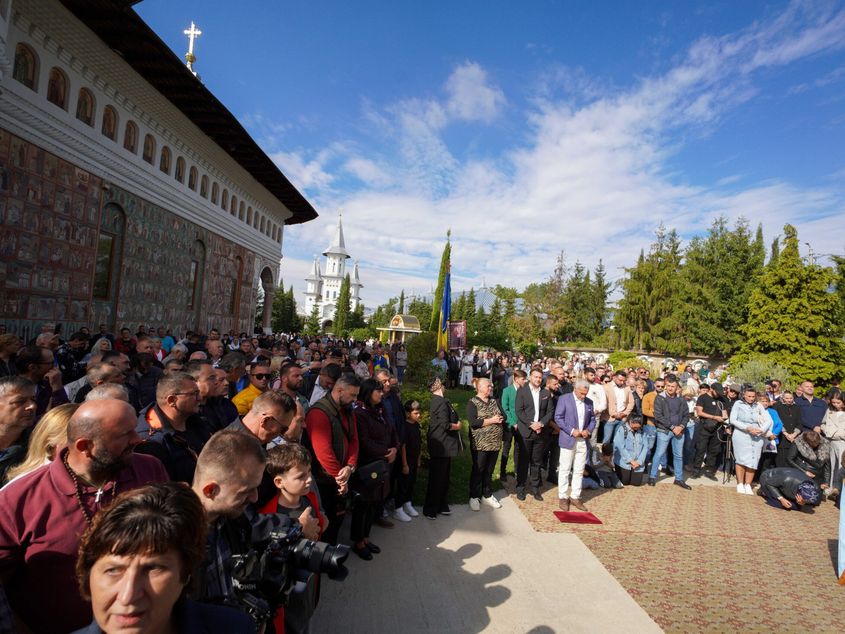 Mii de oameni au participat la întâlnirea cu Călin Georgescu în Oradea, într-o atmosferă de pelerinaj