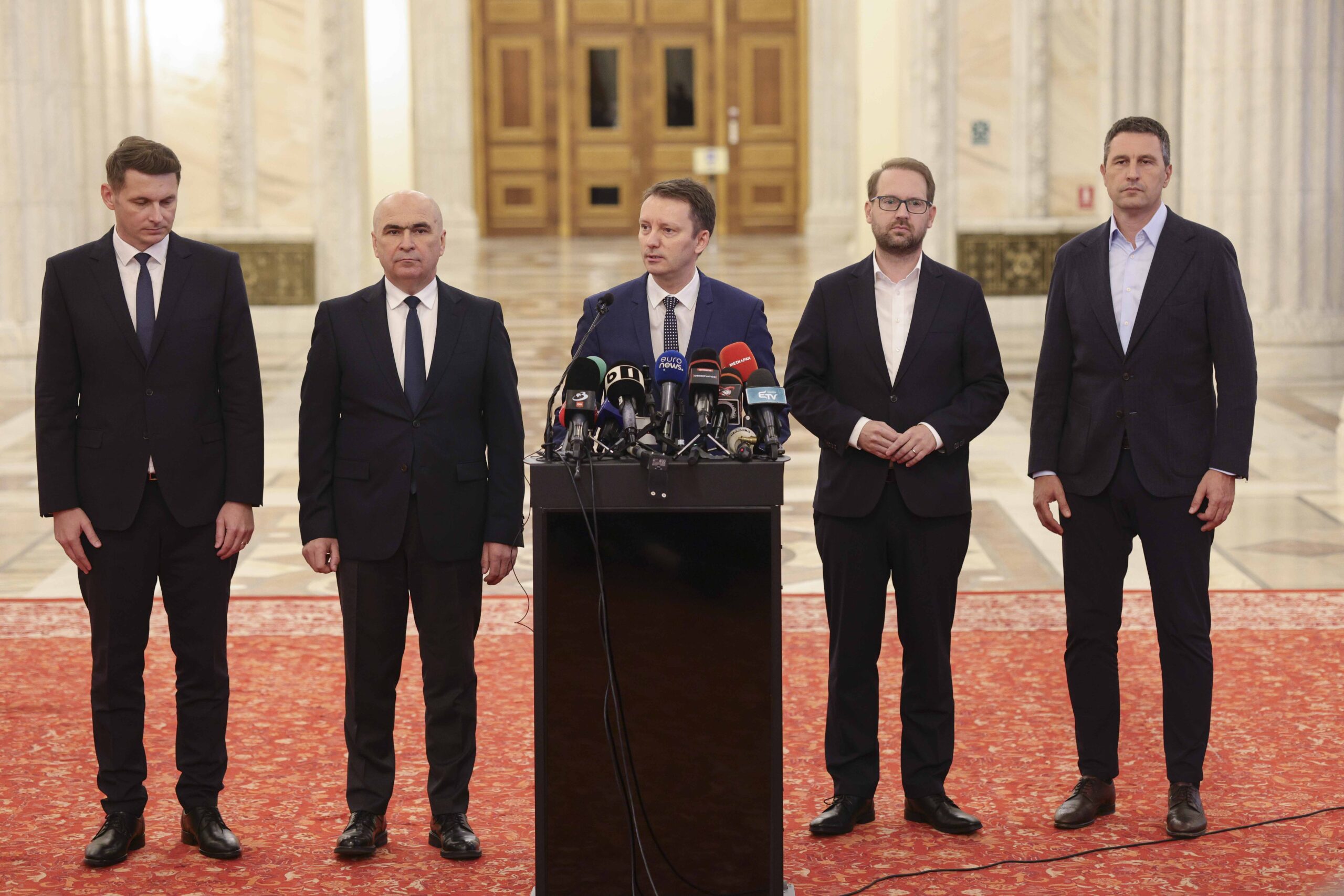 Siegfried Mureșan începe prezentarea programului de guvernare în Parlament