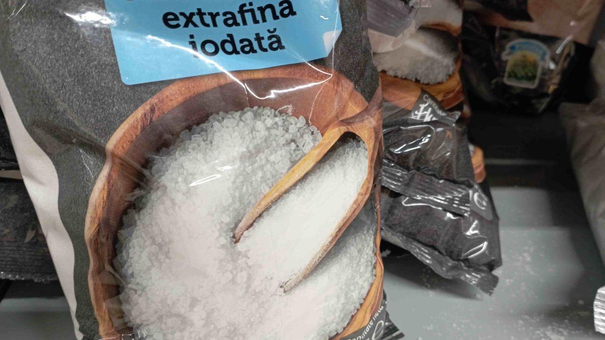 AUR propune schimbarea regulilor pentru sarea de consum: magazinele vor fi obligate să vândă și sare neiodată