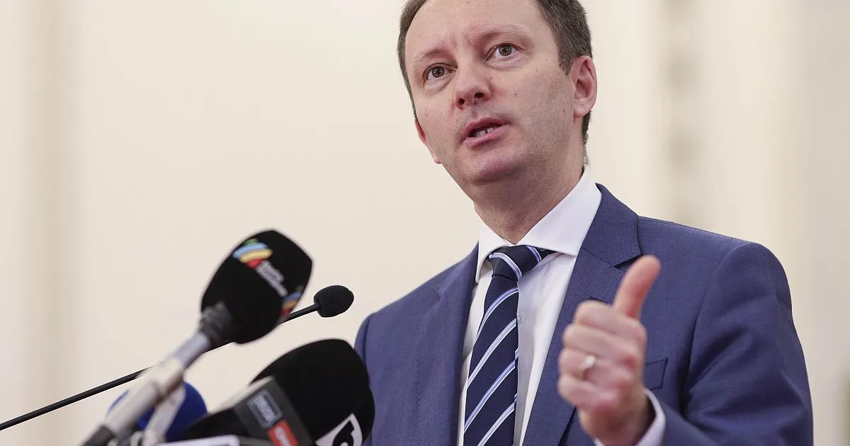 Programul noului Guvern PNL-USR-UDMR: Fără taxe noi în 2027 și reducerea TVA la 19%