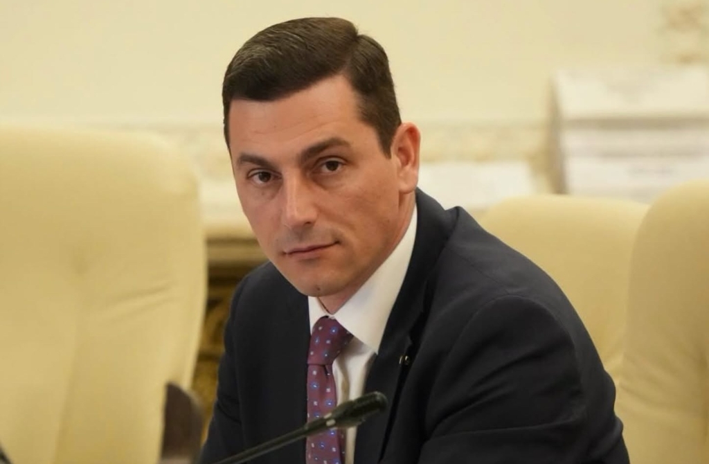 Miza învestirii Guvernului Mureșan: Riscul alegerilor anticipate pune presiune pe parlamentari