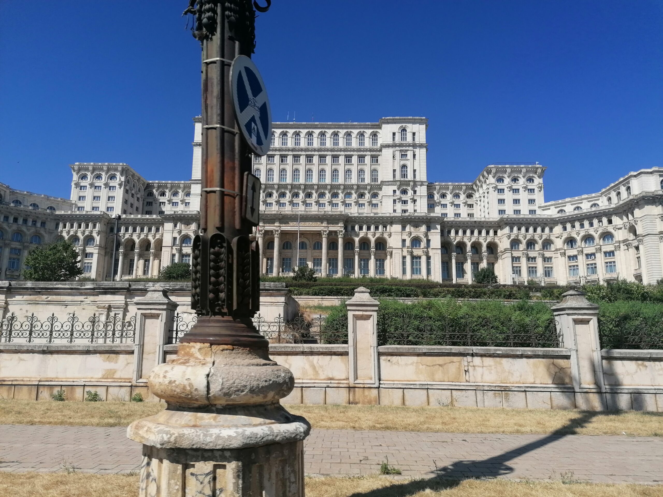 PSD și AUR susțin schimbări care permit Serviciului de Informații Externe să angajeze muncitori sezonieri
