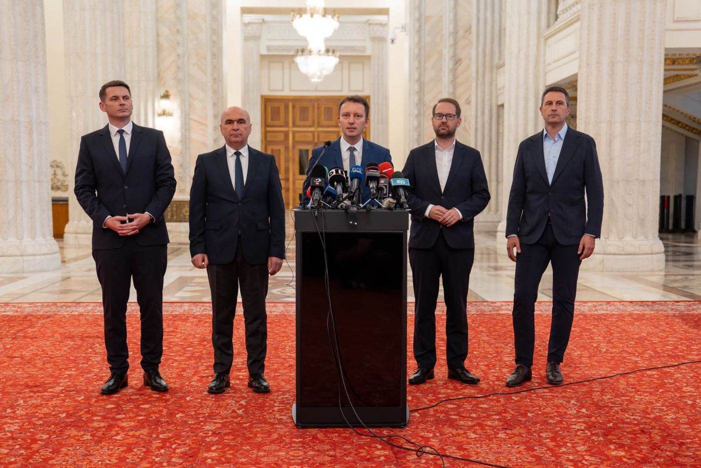 Mureșan avertizează PSD: Neparticiparea la votul Guvernului ar fi un act ostil față de președinte
