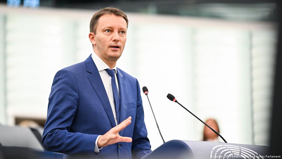Siegfried Mureșan a depus programul de guvernare: 16 ministere și promisiunea indexării pensiilor