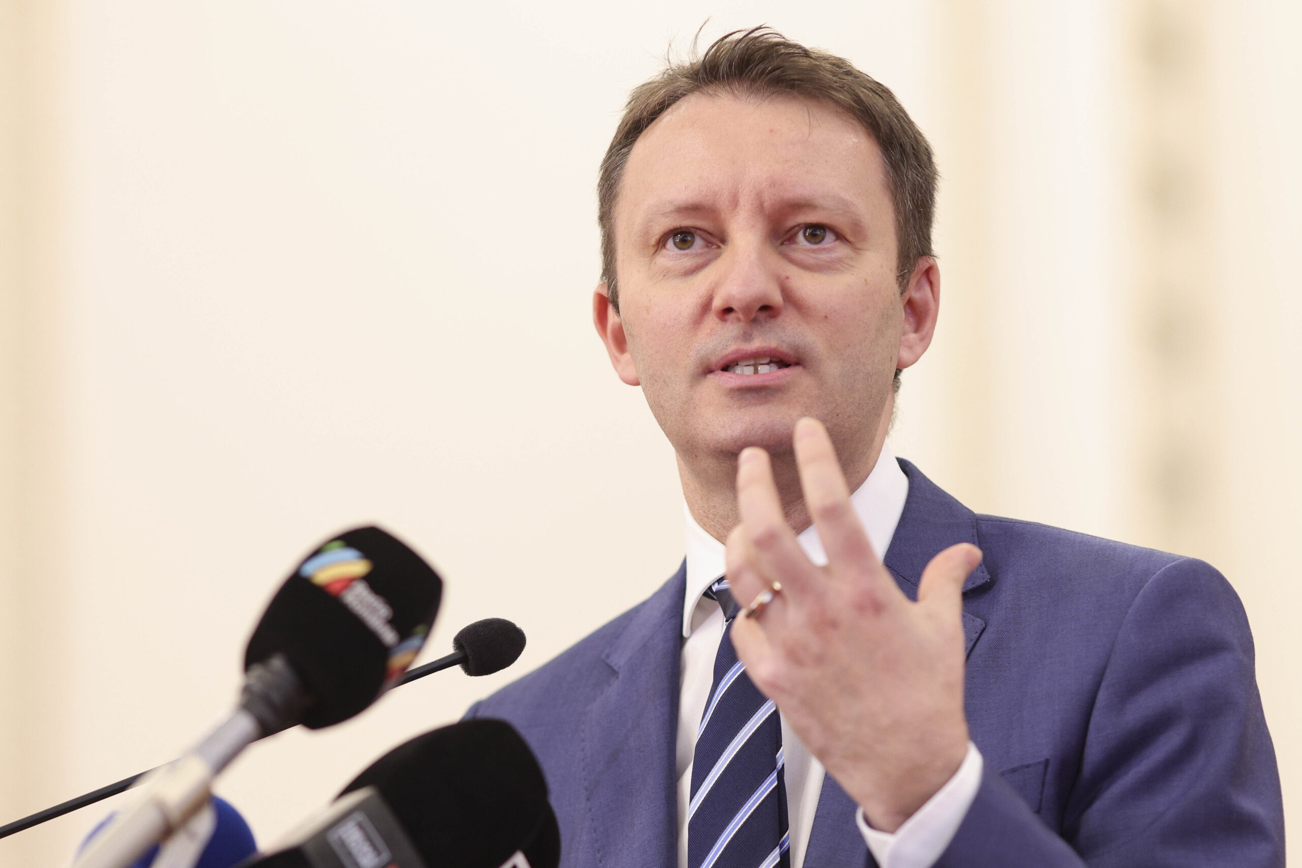Siegfried Mureșan anunță că are aproximativ 200 de voturi pentru investirea Guvernului