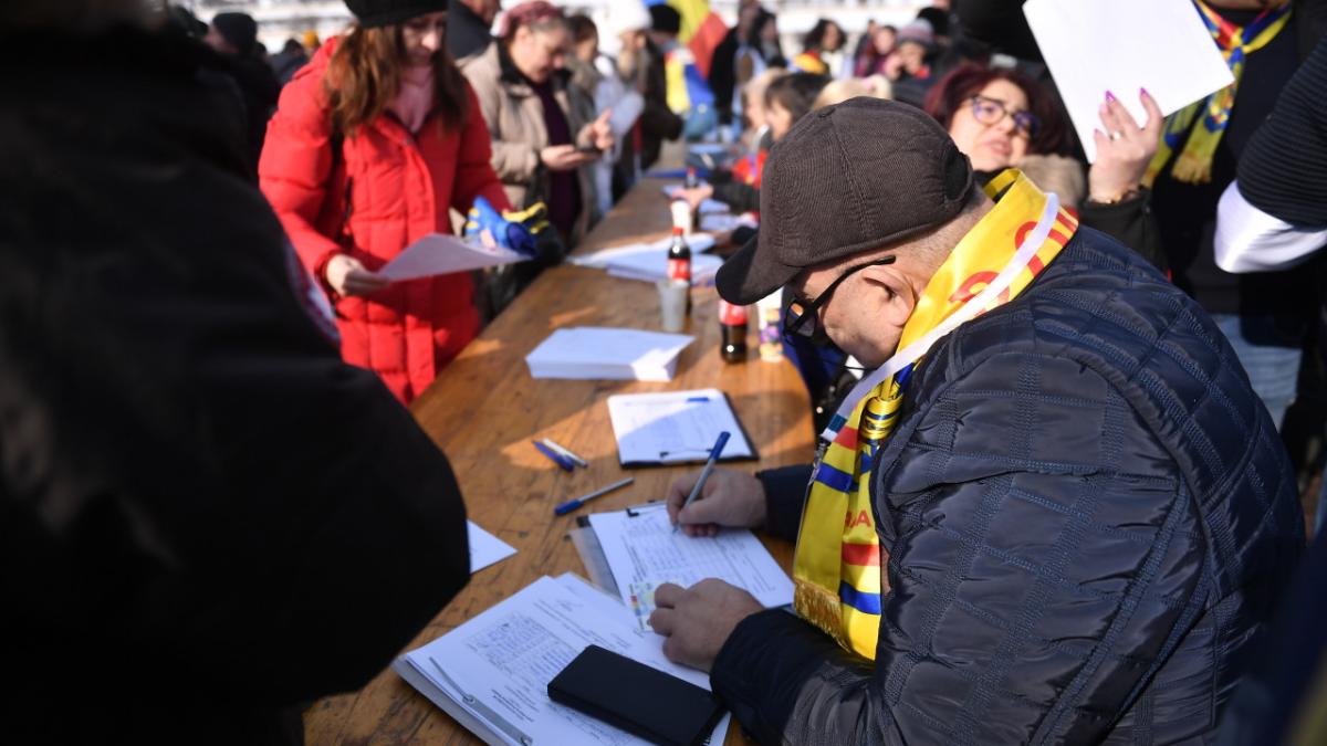 Adrian Țuțuianu avertizează asupra falsificării semnăturilor: „Se iau de la crucile din cimitir”