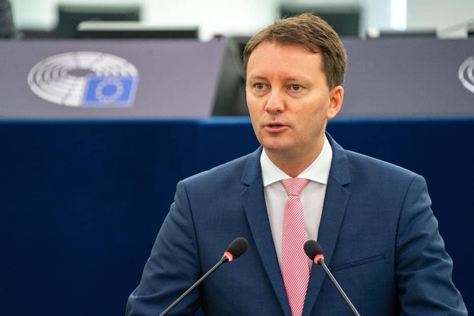 Siegfried Mureșan merge la vot în Parlament pentru învestirea Guvernului. Este a treia încercare de premier
