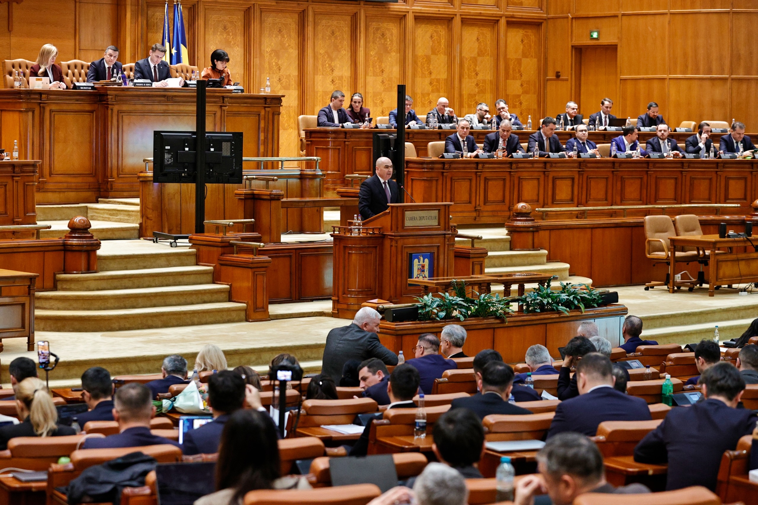Cabinetul propus de Siegfried Mureșan a fost respins de Parlament. Nu s-a obținut majoritatea de învestire