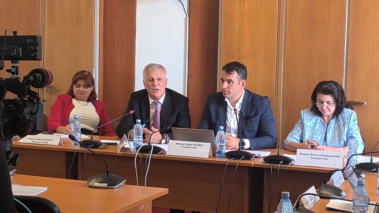 Tensiuni la Senat: Senatorul de la USR l-a numit neobrăzat pe Daniel Zamfir în timpul dezbaterilor despre uniforme
