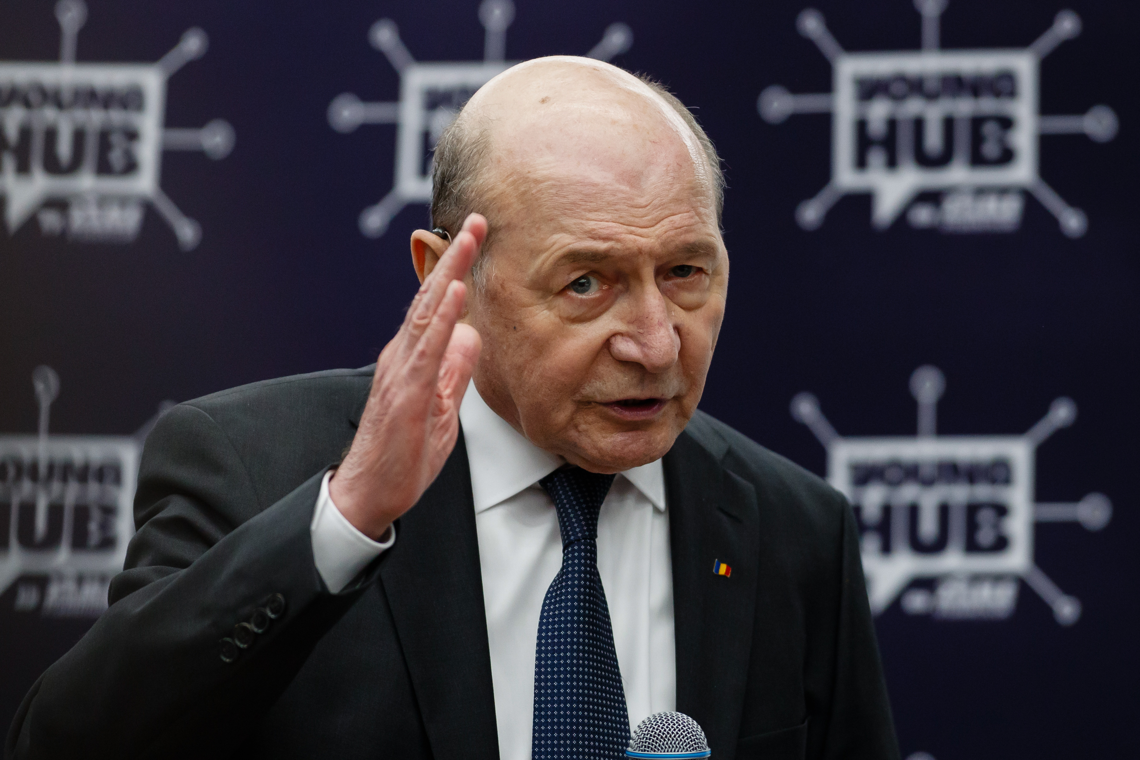 Traian Băsescu propune un premier independent pentru rezolvarea crizei guvernamentale