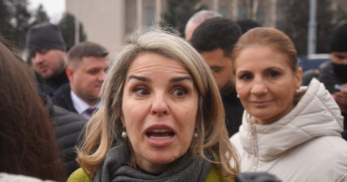 Călin Georgescu este dus la DIICOT pentru percheziție informatică, în timp ce soția sa este audiată