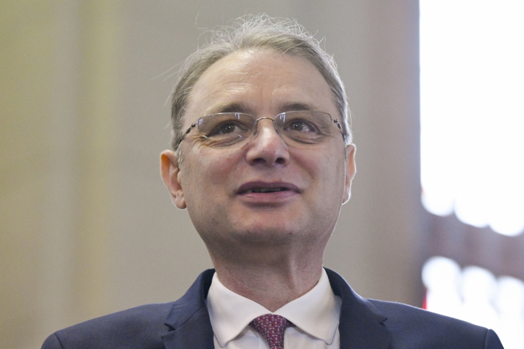 Premierul desemnat Luca Niculescu începe consultările cu PSD, PNL și UDMR pentru formarea Guvernului