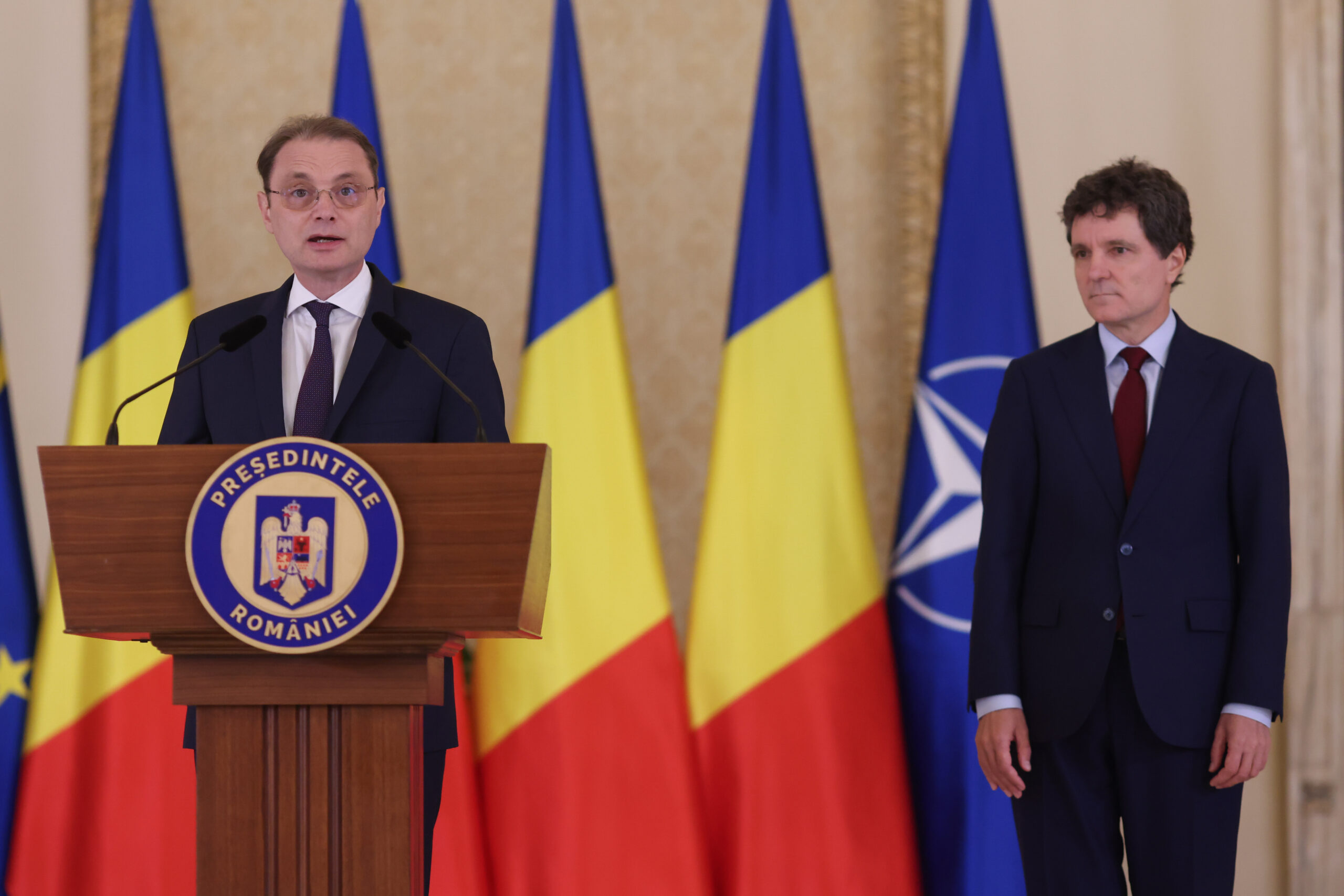 Negocieri pentru noul guvern: Luca Niculescu începe discuțiile cu partidele politice