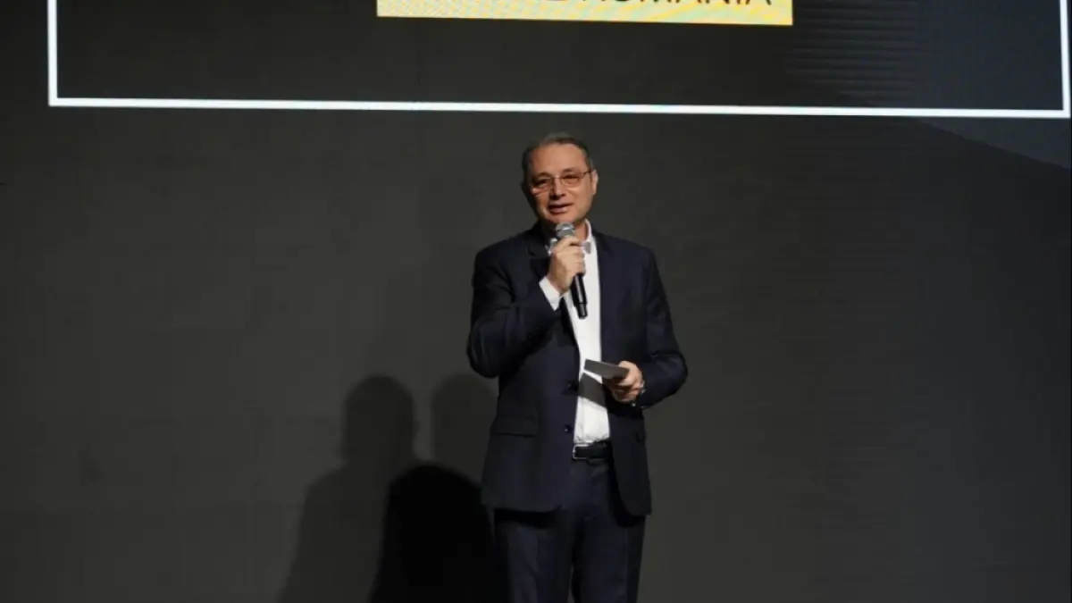 Premierul desemnat Luca Niculescu începe consultările cu partidele pentru formarea Guvernului