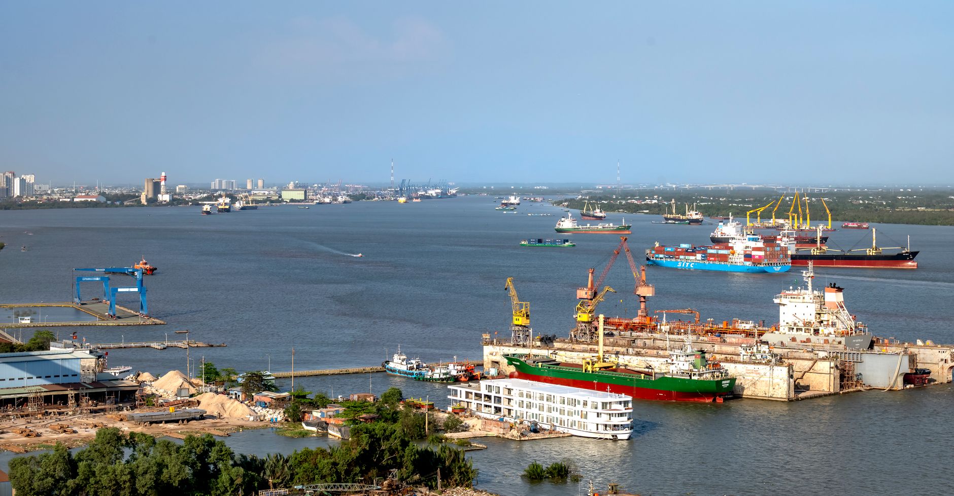 Dominic Fritz: Șantierul Naval Mangalia a fost salvat de miniștrii USR, nu vândut pentru 10 milioane de euro