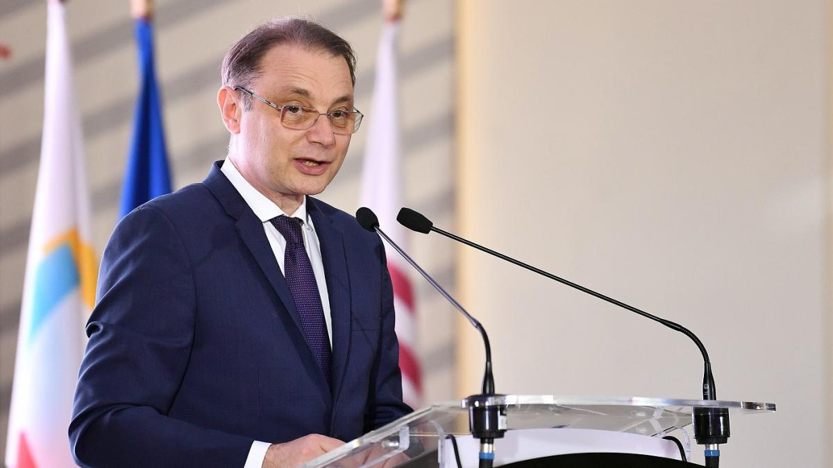 Săptămână critică pentru Luca Niculescu: Premierul desemnat are patru zile să strângă 233 de voturi