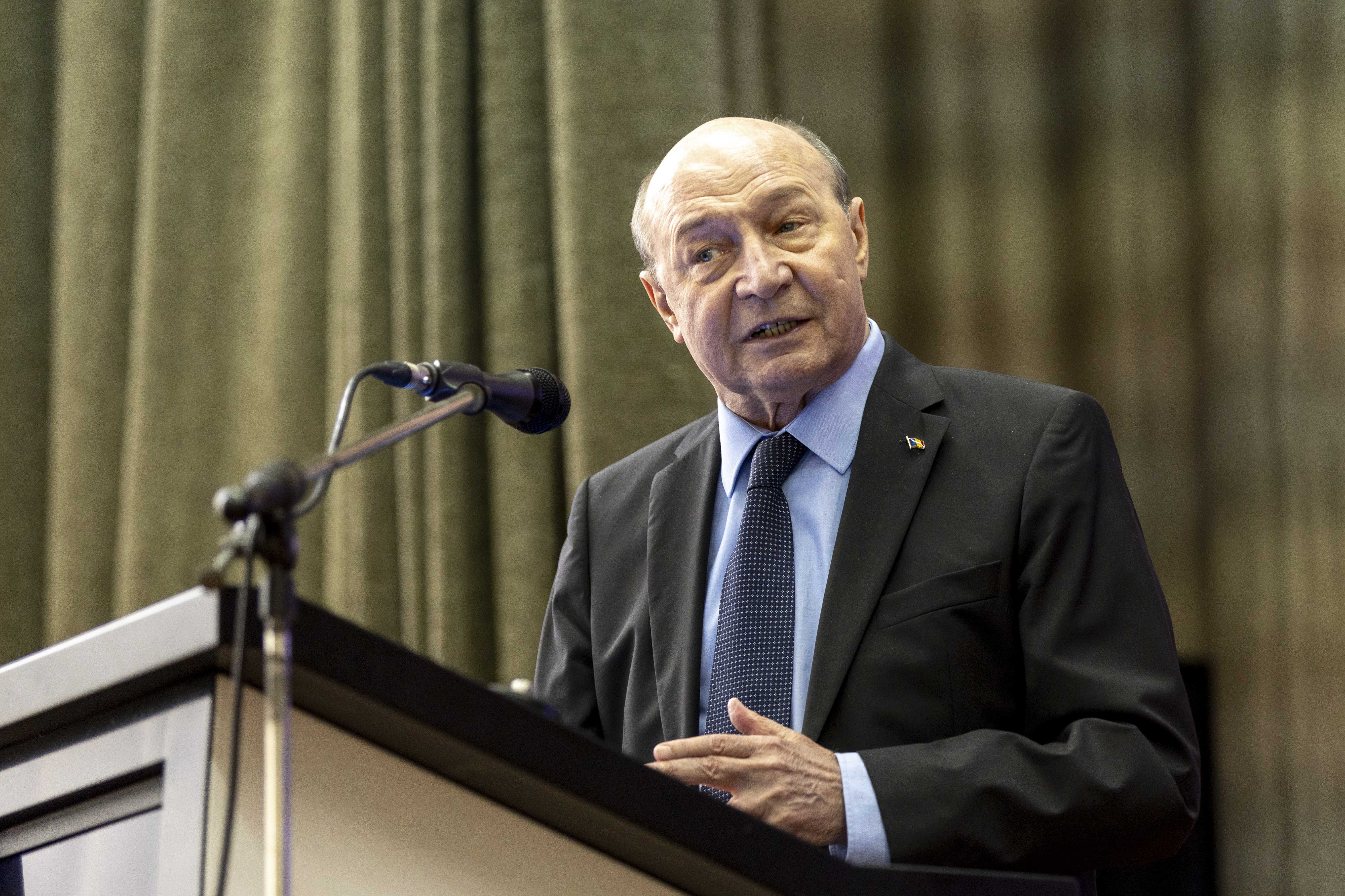 Traian Băsescu propune două variante pentru ieșirea din blocajul politic și formarea unui guvern stabil