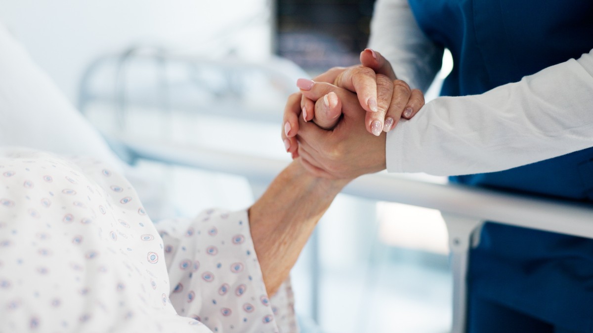 Extinderea dreptului la concediu pentru însoțitorii pacienților oncologici, votată de Senat