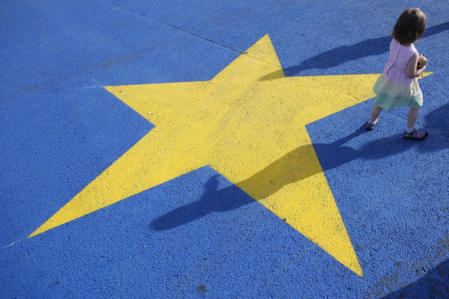 România devine eurosceptică: 51% dintre cetățeni cred că țara ar fi mai bine în afara Uniunii Europene